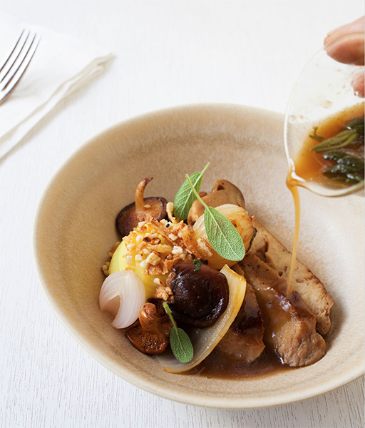 Seitan ‘bourguignon’ aux champignons et sauce miso, servi avec une mousseline de pommes de terre