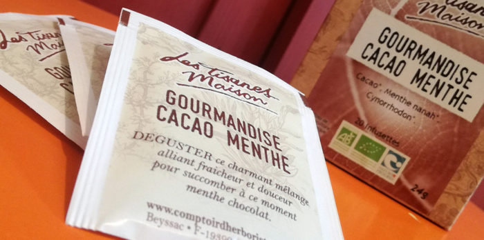 Le mélange Cacao Menthe signé Les Tisanes Maison du Comptoir d’Herboristerie est une infusion gourmande à vocation digestive et stimulante.