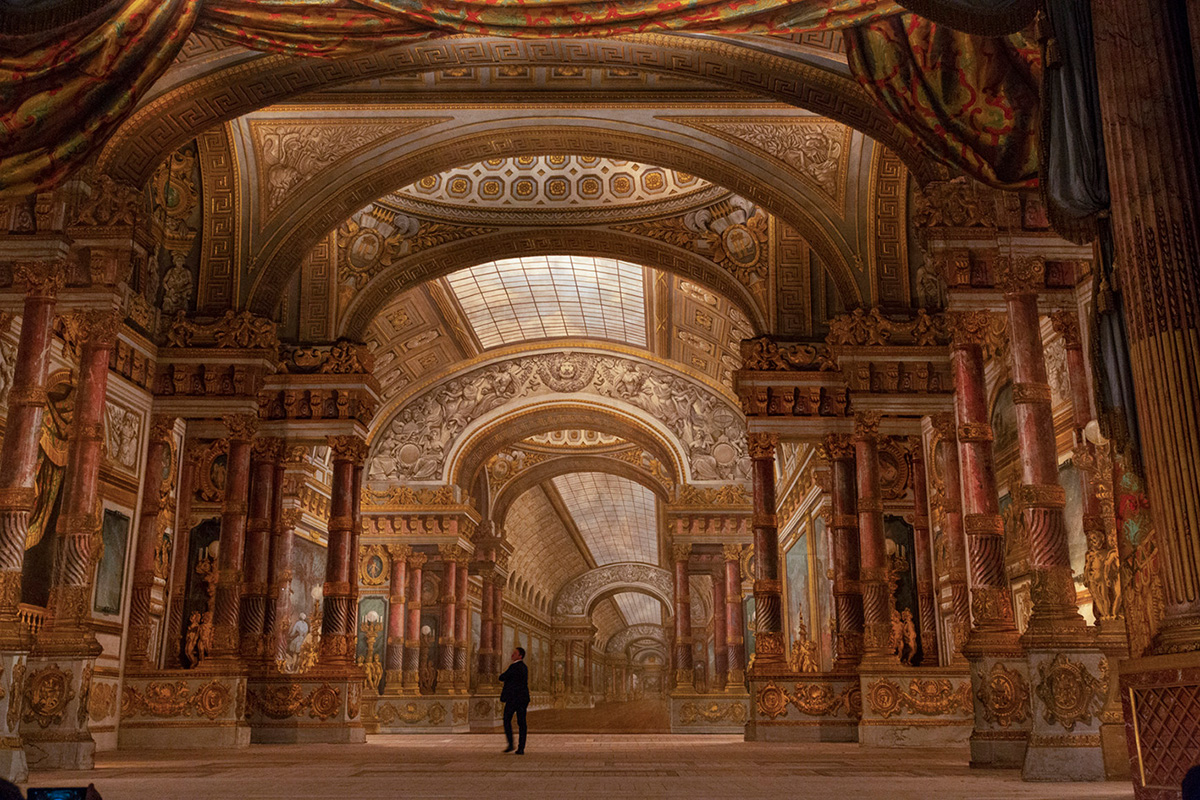 Le décor “Le Palais de marbre rehaussé d’or”, impressionnant, donne aux visiteurs une idée grandeur nature de l’audace des décorations de théâtre du XIXe siècle.