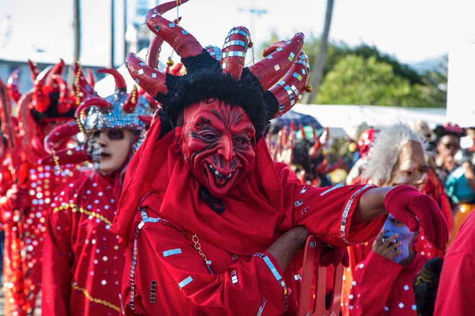 Les Diables rouges occupent une place prépondérante dans la tradition du carnaval des Antilles.