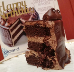 Pour fêter comme il se doit les anniversaires des petits et des grands, Picard propose le Gâteau d'anniversaire au chocolat.