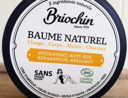 Le Lait Naturel et le Baume Naturel. Briochin sont deux soins Bio multi-usages pour les cheveux, le visage, le corps, les mains, les pieds…