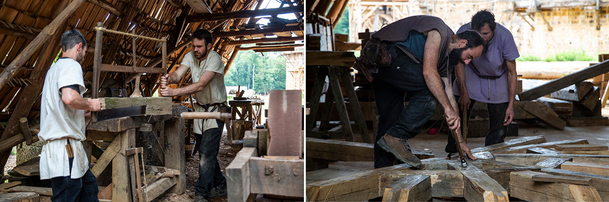 Les charpentiers travaillent sur la charpente qui couvrira la chapelle. ©Caroline Paux