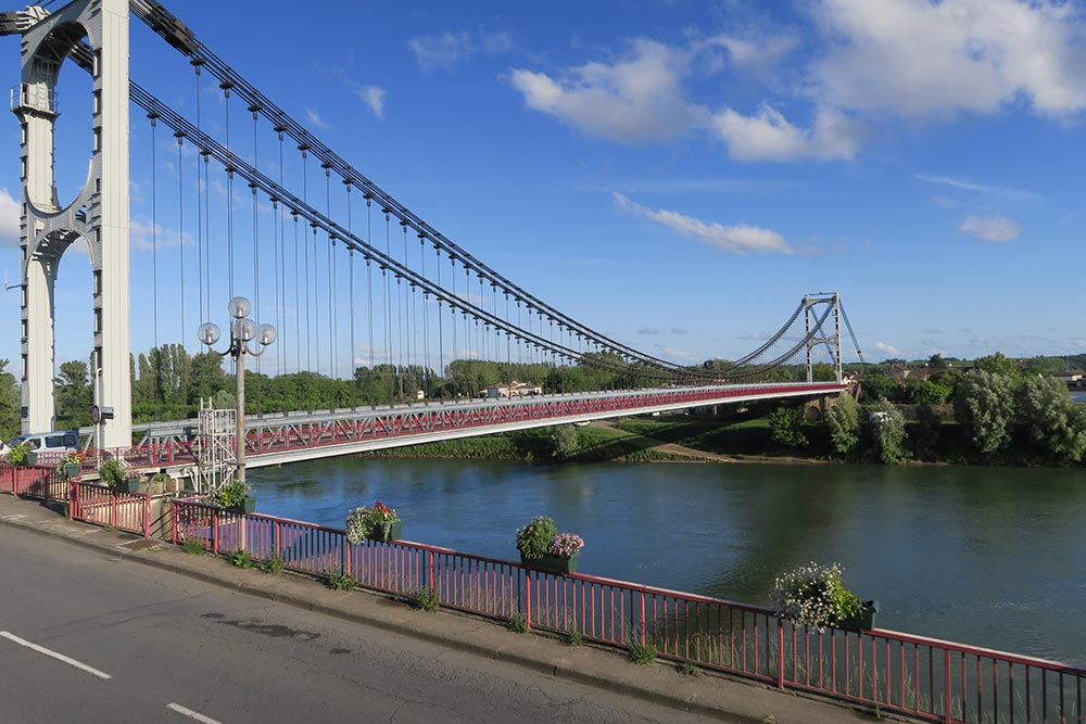 Le pont qui enjambe la Garonne