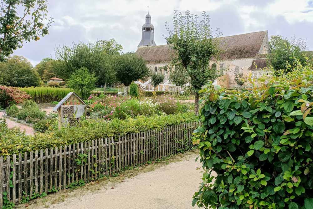 Thiron : Eglise Abbatiale et ses jardins
