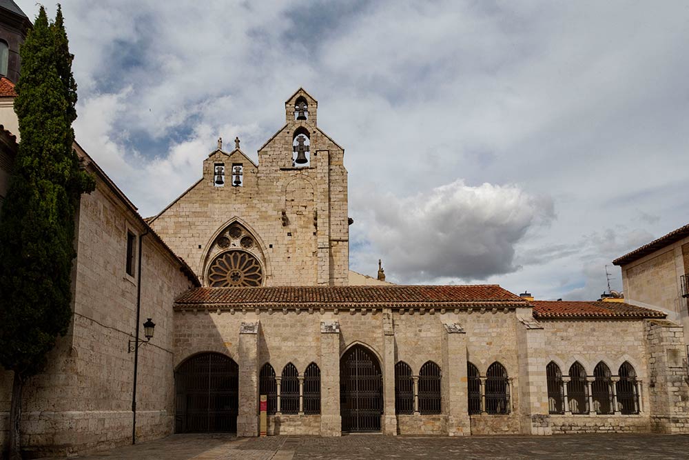  L’église et le couvent Saint-François.