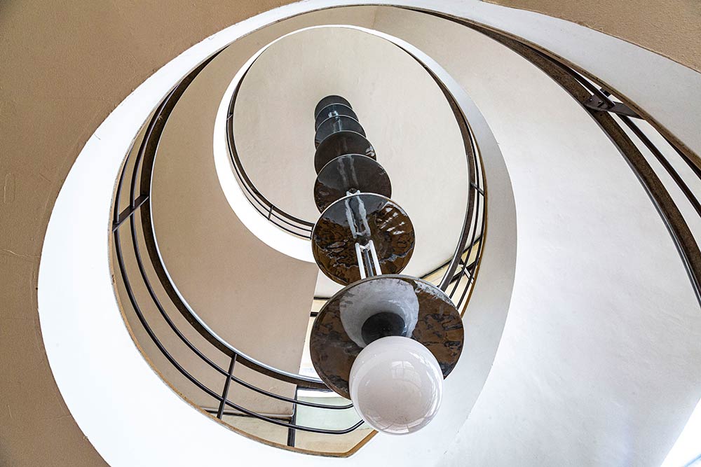 Le superbe escalier d’Eric Mendelsohn vu d'en bas