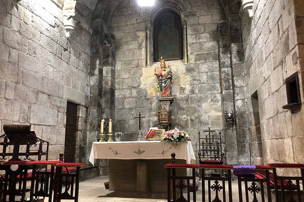 La chapelle qui jouxte la Cathédrale Saint-Jacques de Compostelle