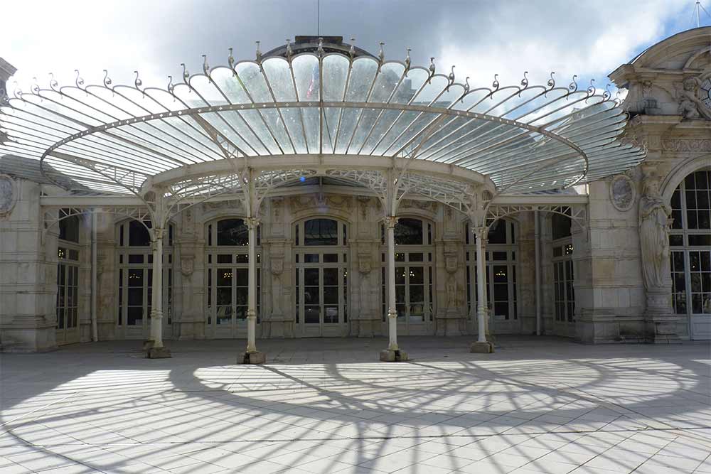 Vichy - Le palais des congrès-opéra et sa belle verrière