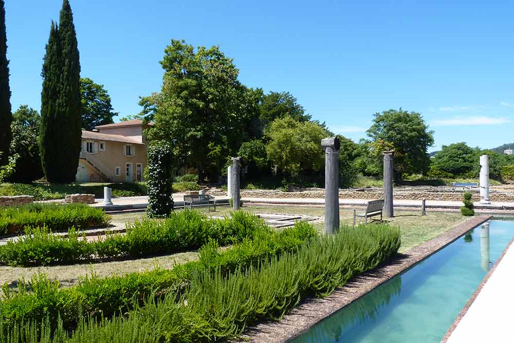 Vienne Condrieu - Bassin, jardin et colonnes, Saint-Romain-en-Gal