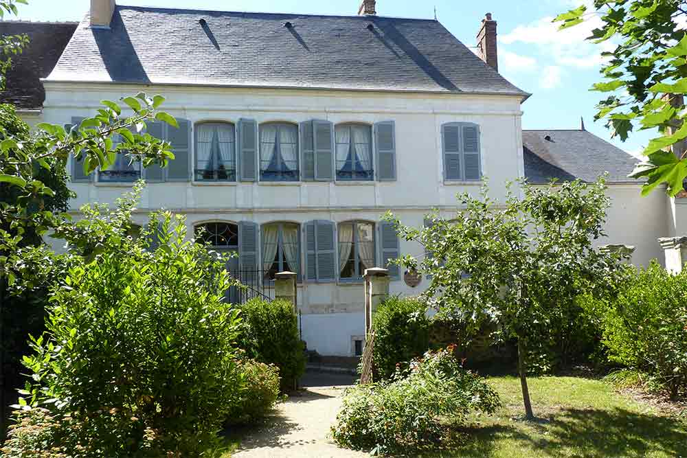 La maison natale de Colette vue du « jardin d’en face », à Saint-Sauveur-en-Puisaye