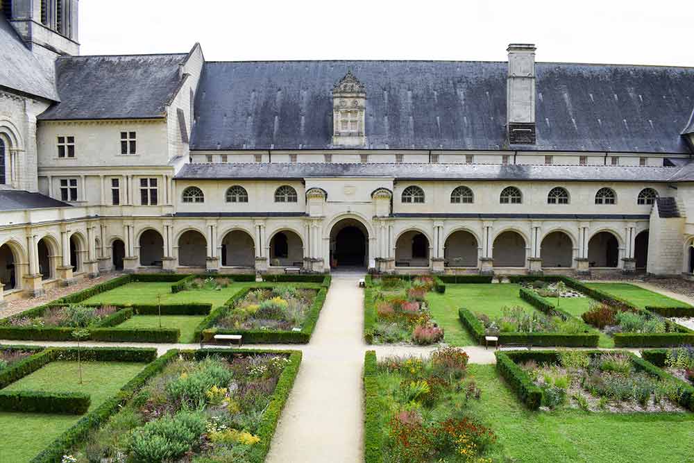 L'Abbaye de Fontevraud où sont enterrés Aliénor d'Aquitaine et de son mari