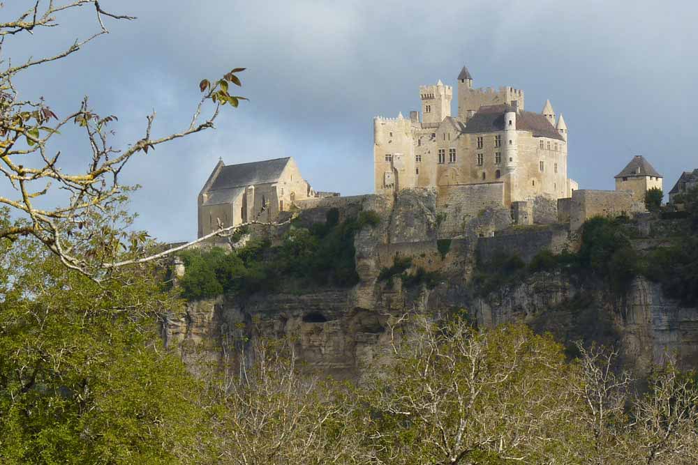Périgord Noir - Le château de Beynac sur son promontoire rocheux