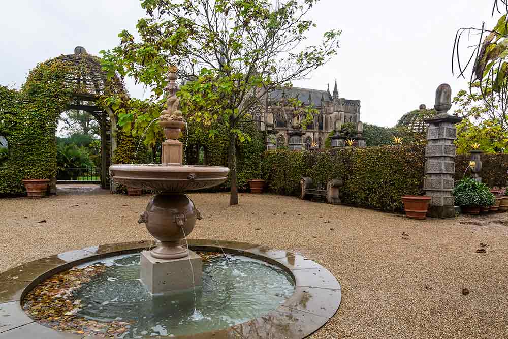 Château Médiéval d'Arundel - Des dizaines de fontaines agrémentent les espaces.