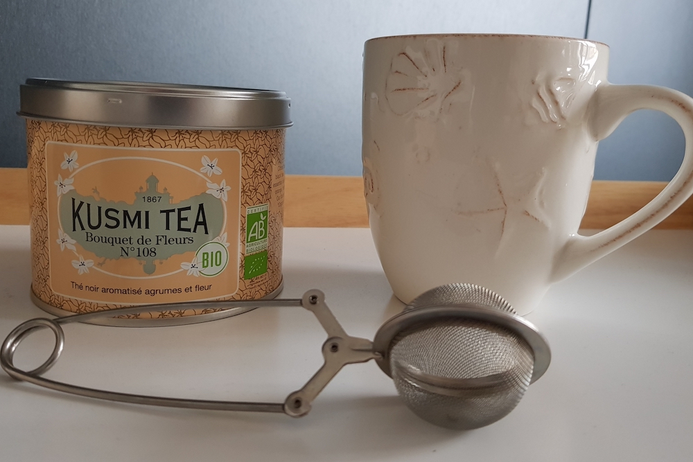 Une chasse… aux boîtes de thé signée Kusmi Tea