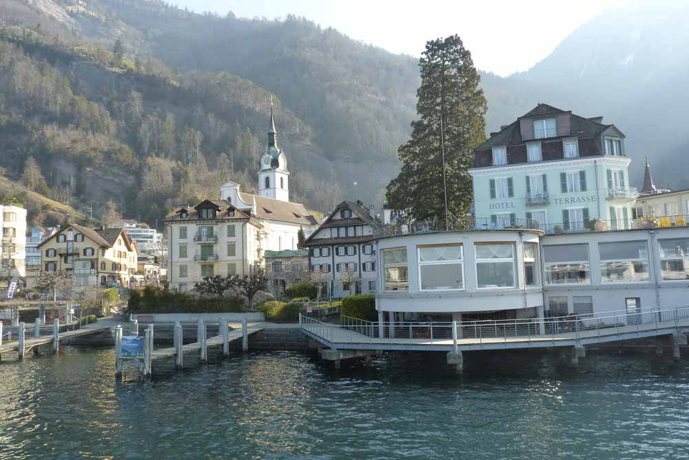 Grand Tour - de Suisse : Petite église et embarcadère, lac de Lucerne