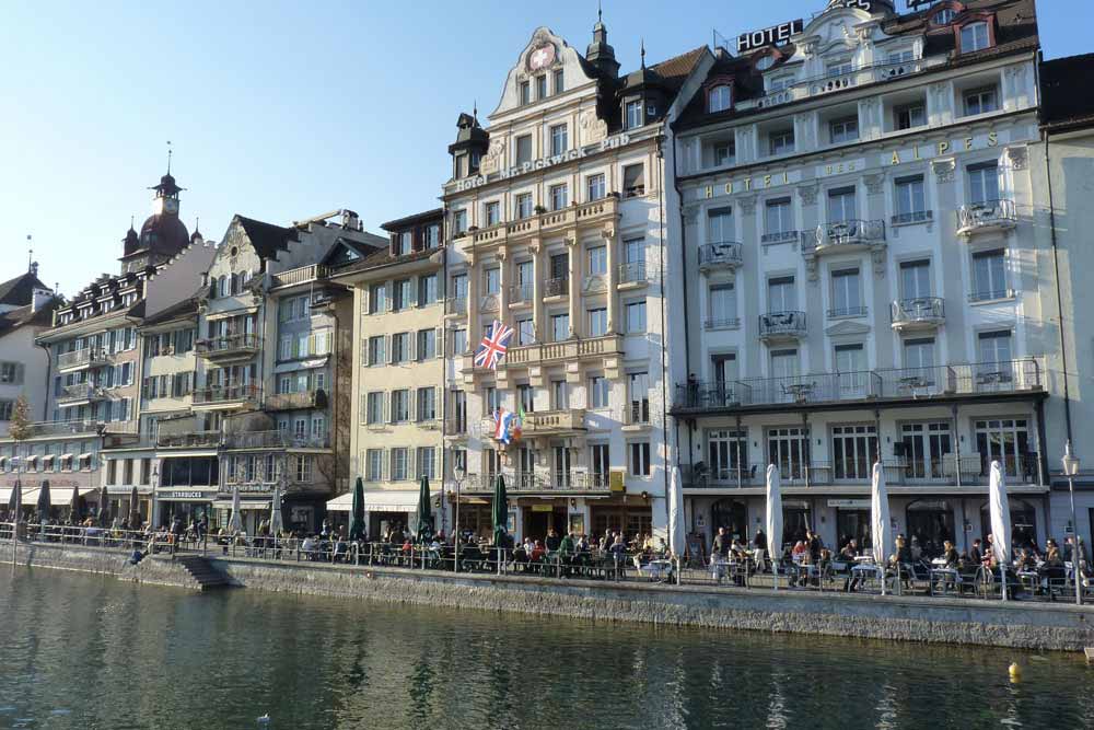 Grand Tour - de Suisse : Les quais et leurs cafés animés