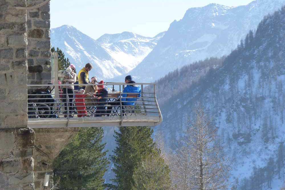 Un balcon sur la montagne… (Buffet de la gare, Alp Grum)