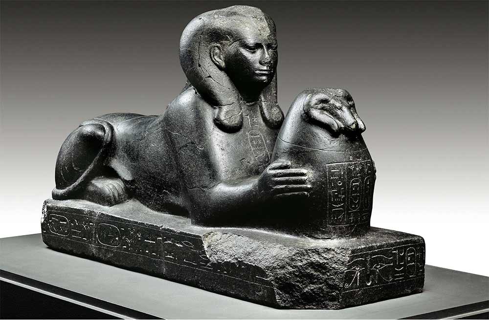 Pharaons - Sphinx de Chépénoupet, fille de Pianky. Granit noir, l.83cm © BPK Berlin_dist. RMN-ph.Jürgen Liepe