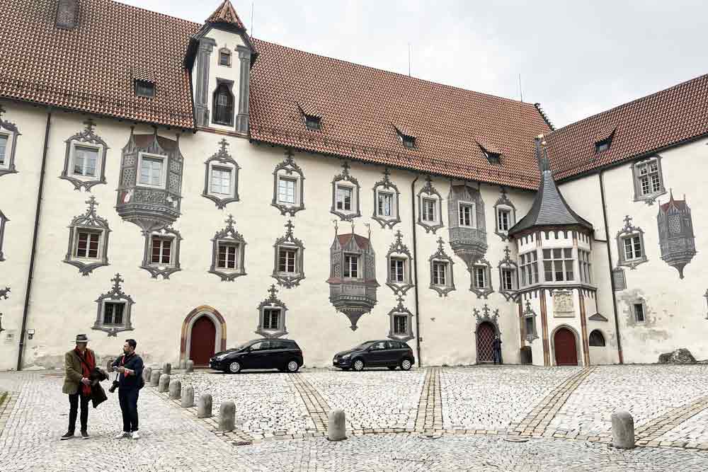Cour du monastère de Saint-Magne et ses décors en trompe-l’oeil (Füssen)