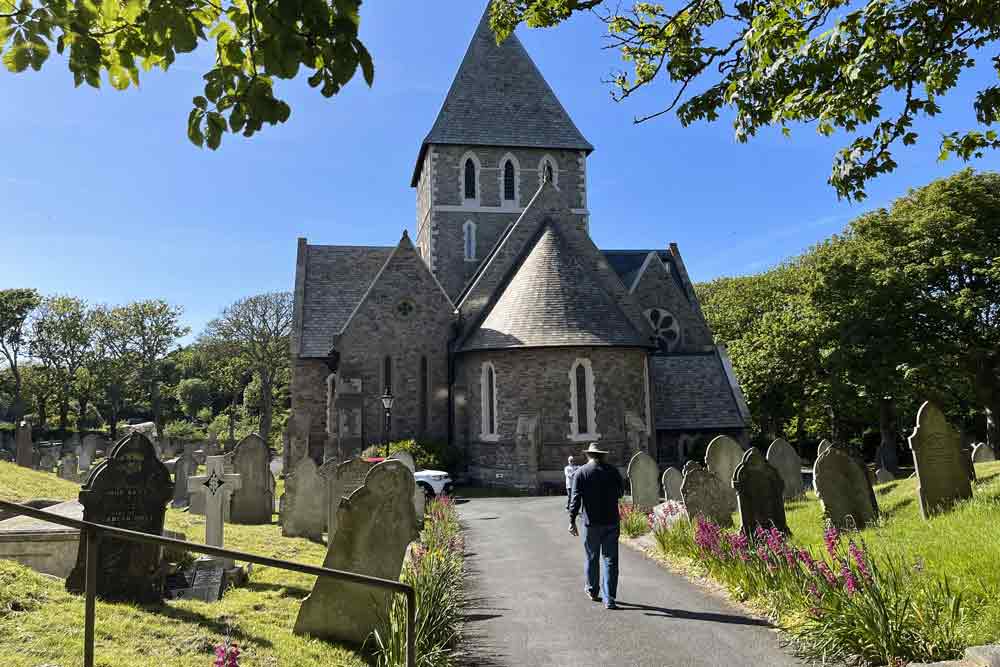 Eglise et vieux cimetière à St Anne (Aurigny)