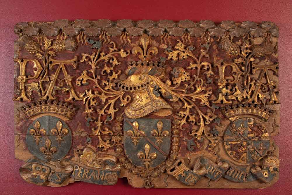 Moulins - Panneau aux armes de Pierre II de Bourbon et Anne de France, c.1488/1503, bois polychrome, or, argent, 58x92,5cm ©musée Anne de Beaujeu. /Jérôme Mondière