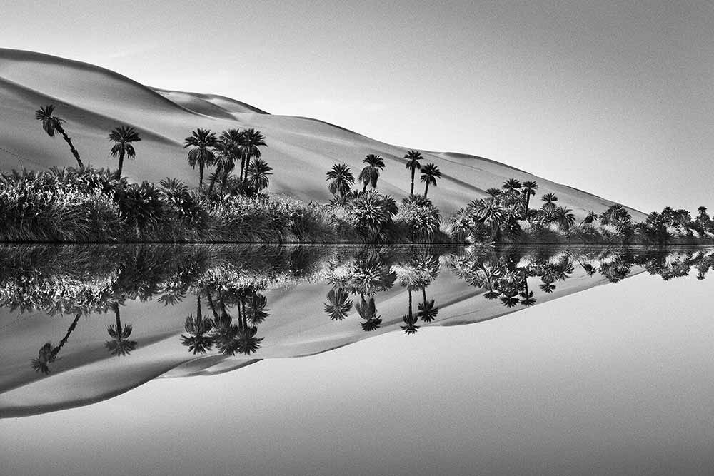 L’erg Ubari est une immensité de dunes de sable de 80 000 kilomètres carrés environ, où se trouvent des lacs salés dans une zone appelée en arabe Ramla d’El Daouda , signifiant la « dune des mangeurs de vers », Libye, 2009.