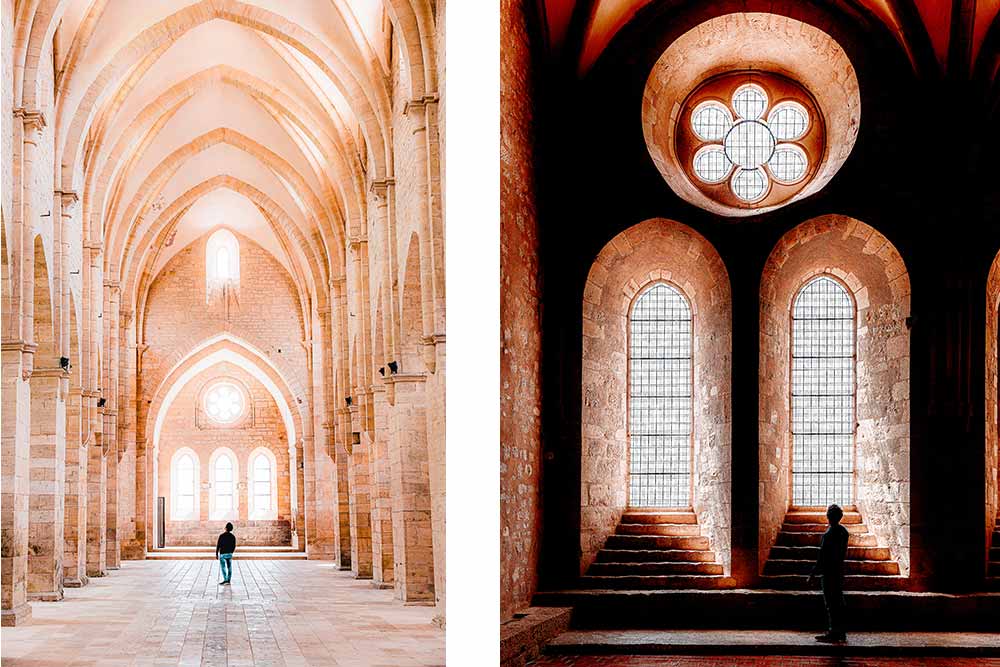 L’abbatiale, élévation de la nef et Les vitraux en grisaille de Jean-Pierre Raynaud