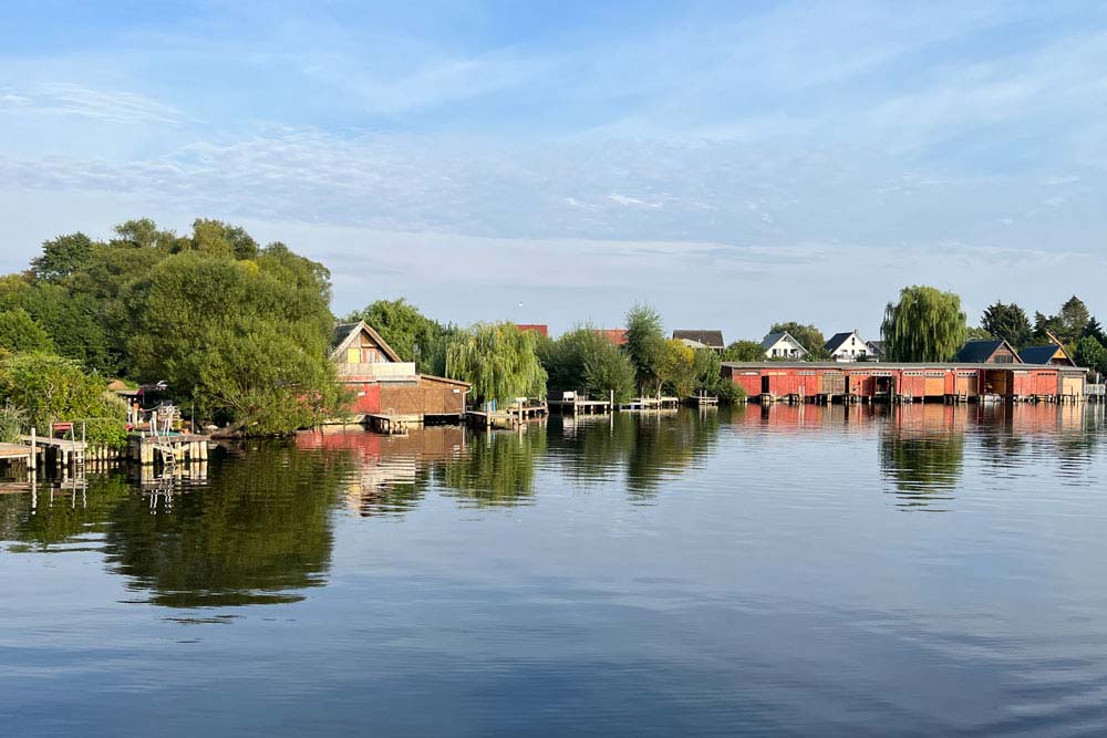 Mecklembourg Poméranie occidentale - Maisons et hangars à bateaux (lac de Schwerin)