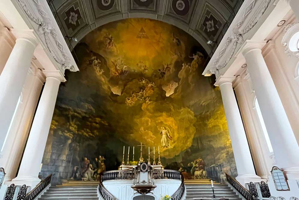 Mecklembourg-Poméranie - Eglise de Ludwigslust, vue sur l’autel et sa monumentale peinture réalisée sur papier mâché
