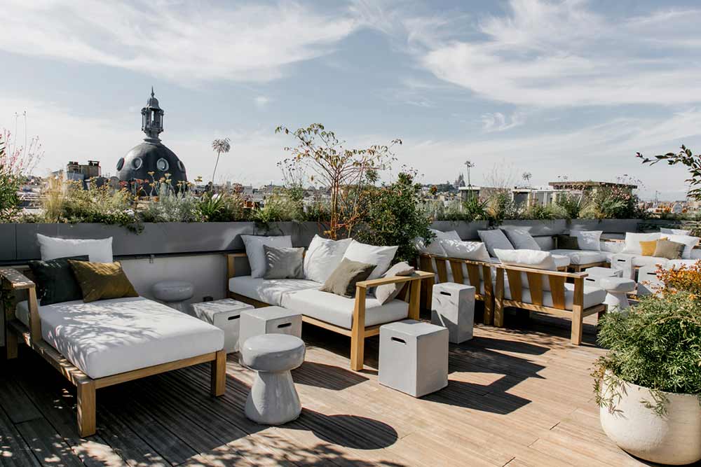 RoofTops - Un guide intéressant pour découvrir des vues panoramiques sur Paris depuis des bars et restaurants.