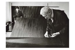 Pierre et Colette Soulages dans l'atelier de la Rue Saint-Victor