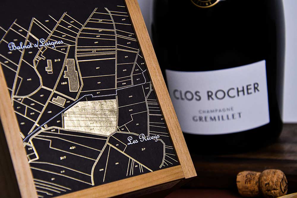 Pour accueillir le Magnum Clos Rocher, la maison Champagne Gremillet a imaginé un coffret cadeau en bois qui lui ressemble.