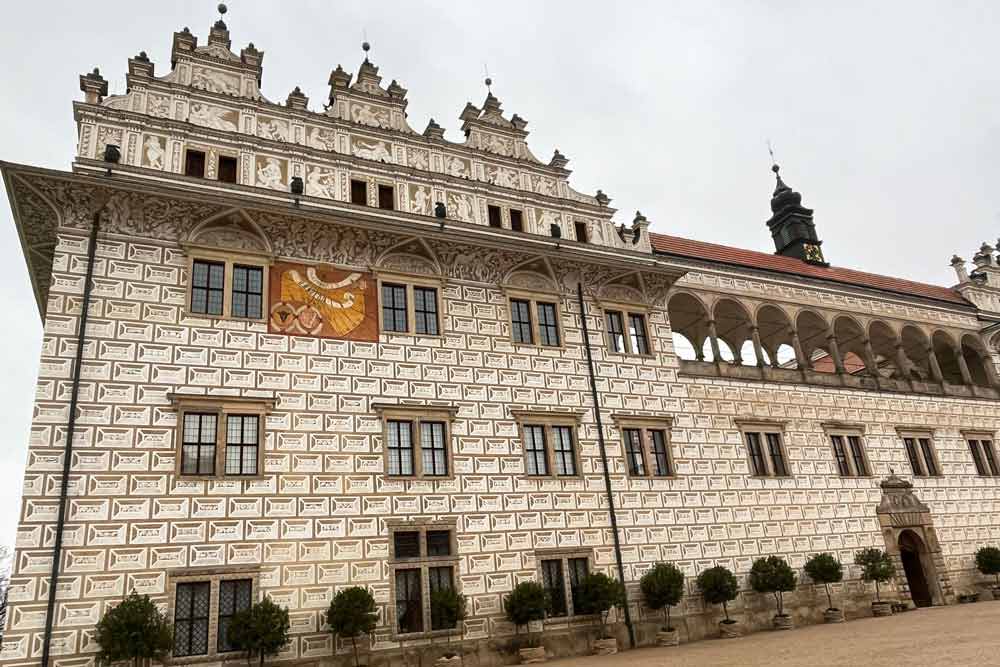 Bohême Orientale - Le château de Litomysl et sa façade décorée avec la technique du sgraffite