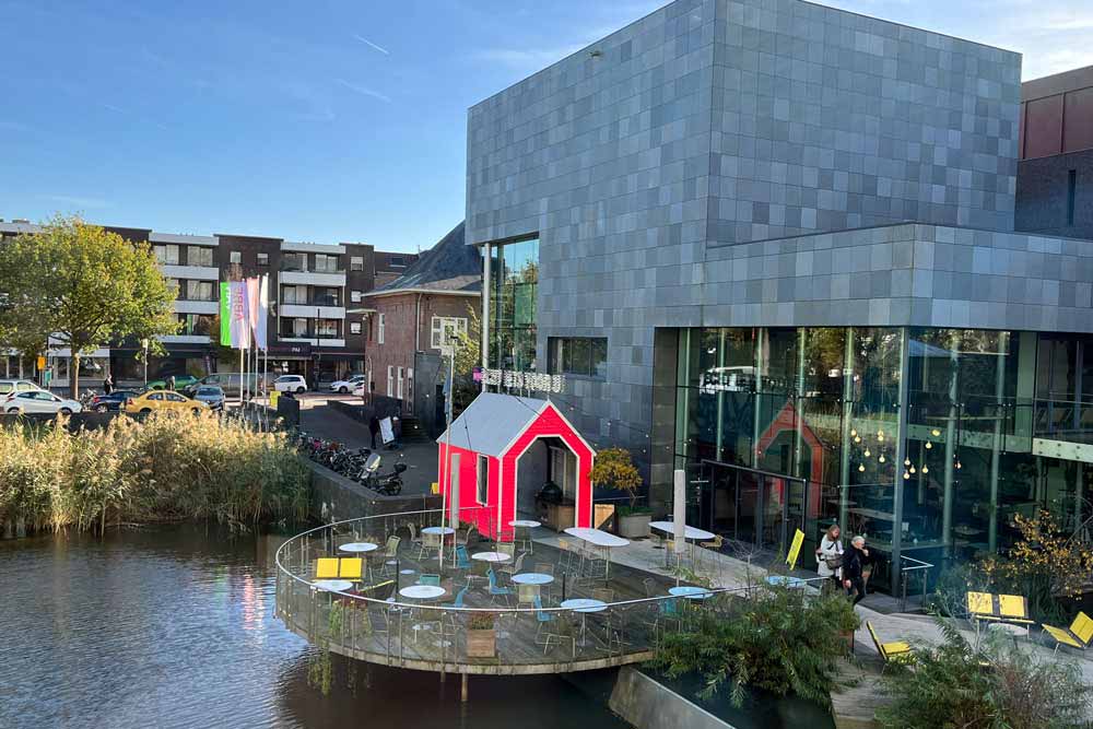 Eindhoven - Installation extérieure (musée Van Abbe)