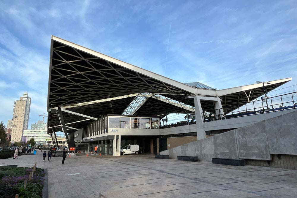 La gare de Tilbourg et son toit suspendu très innovant