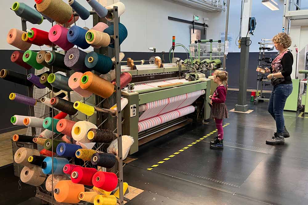 Bobines et métier à tisser (musée du Textile, Tilbourg)