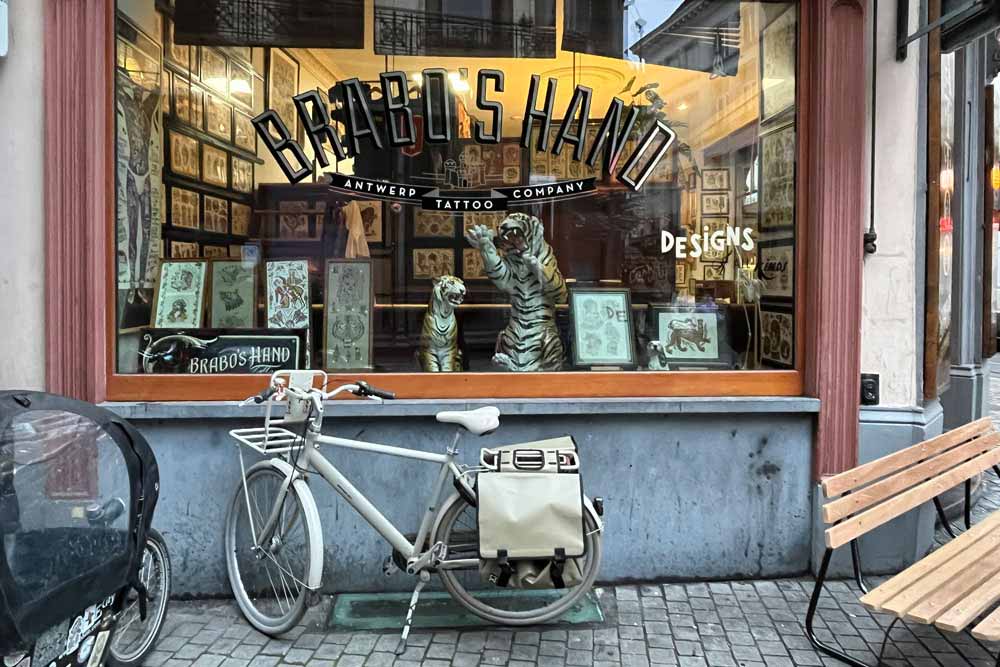 Anvers - Devanture d’une boutique de tatouage (centre historique)