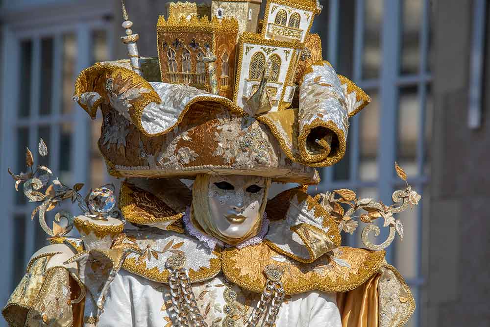 Remiremont - son carnaval est magnifique et les costumes époustouflants 