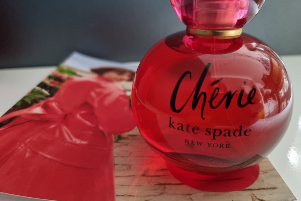 Kate Spade : Chérie, un parfum éclatant d’énergie et de féminité