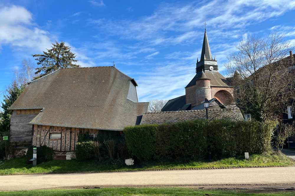 Thiérache - Grange et église de Parfondeval