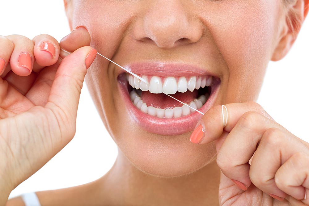 Maladies Parodontales - l'utilisation du Fil dentaire est super pour retirer les déchets alimentaires restés entre vos dents