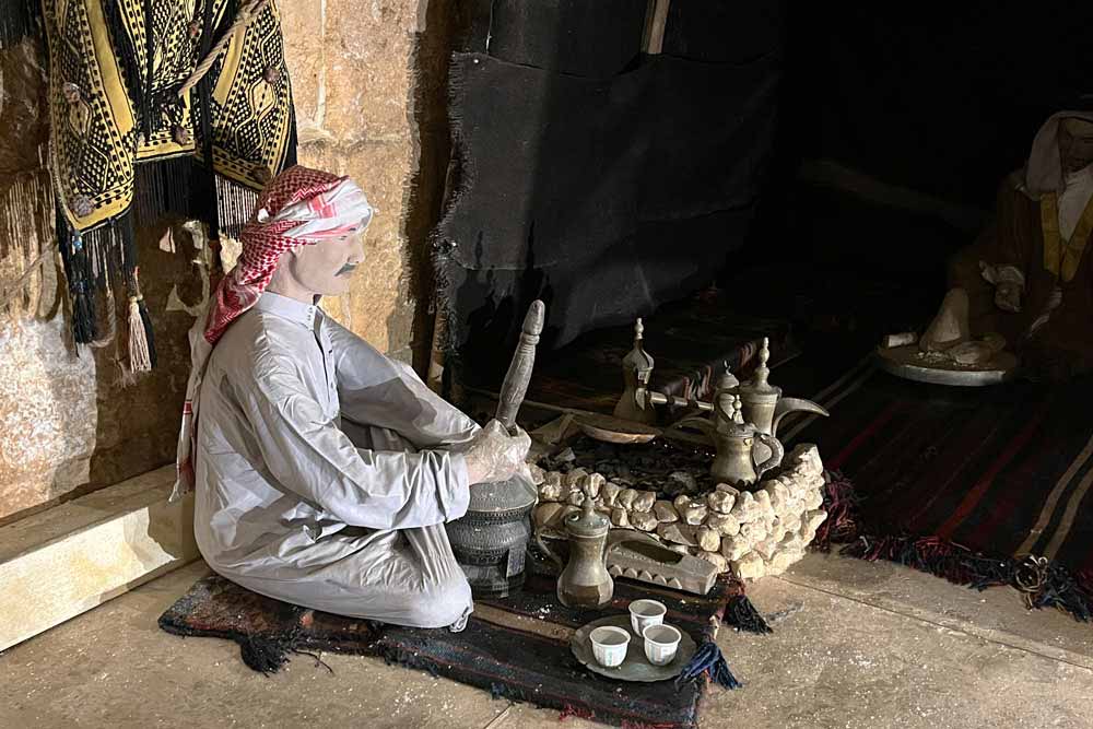 La préparation du thé devant une tente bédouine (musée des Traditions populaires d’Amman