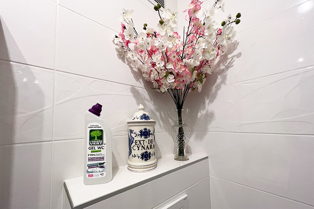 Bloc WC eau bleue floral CASINO - Kibo