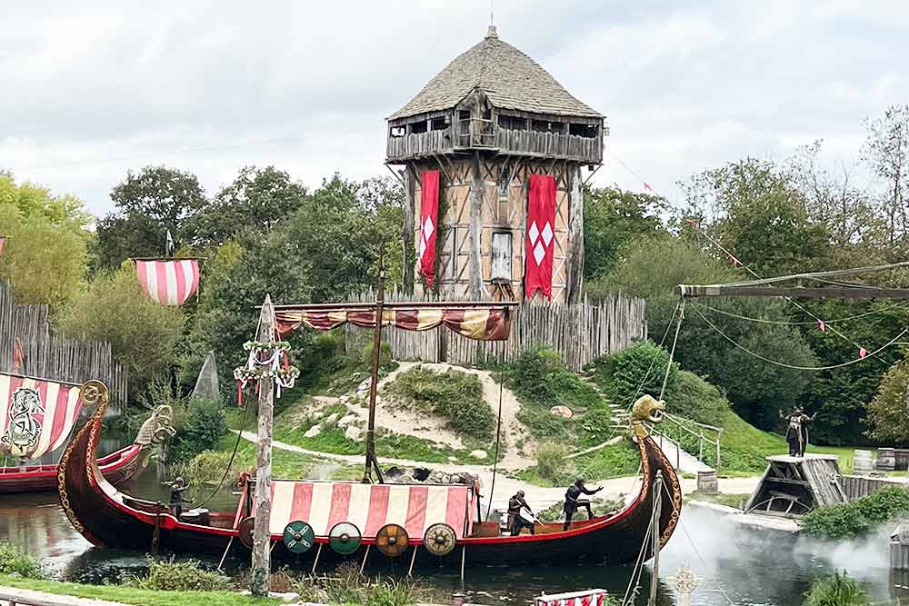Les Vikings préparent à attaquer le village