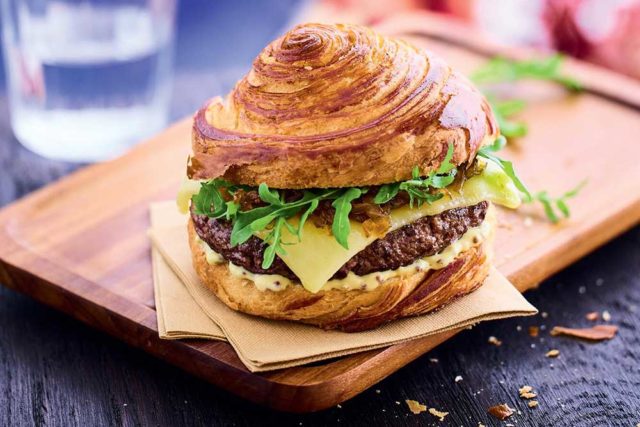 Pain burger 3 graines, U (x 4, 300 g)  La Belle Vie : Courses en Ligne -  Livraison à Domicile