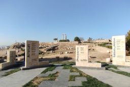 Des plaques à l’entrée de la citadelle d’Amman rappellent la longue, très longue histoire de ce site d’exception.