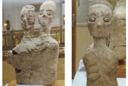 Une déesse double présentée dans le petit musée de la citadelle. Elle est considérée comme la plus ancienne représentation réalisée par l’homme (6 500 ans av. J.-C.) et le visage d’une divinité datant du Néolithique.