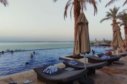 Une des piscines de l’hôtel  Hilton Dead Sea. 