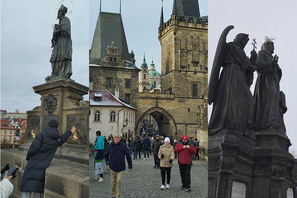 Le pont Charles à Prague avec ici les statues de saint François d’Assises et de saint Jean Népomucène reconnaissable à son auréole à cinq étoiles.